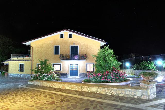 I Due Melograni Agriresort Tarano Екстериор снимка